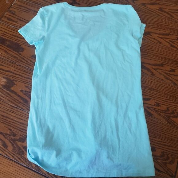 Lilly  Pulitzer light blue v neck tshirt sz XS - Picture 4 of 6